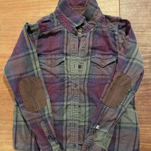Super soft, great colors, warm flannel button down!